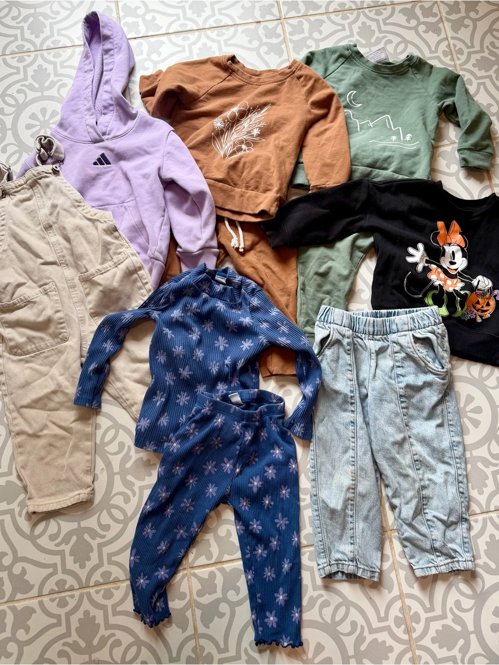 Bundle of clothes 2t